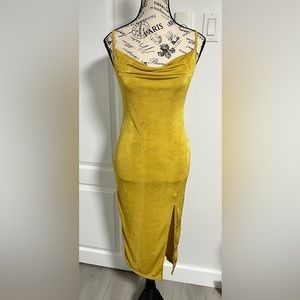 Elegant split hem dress - S